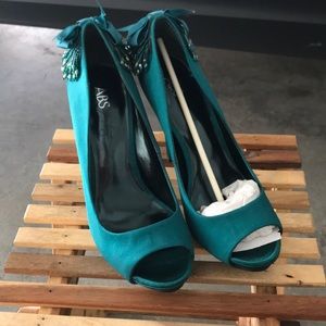 Brand new satin emerald green peacock heels